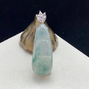 18K冰种飘花翡翠福豆吊坠