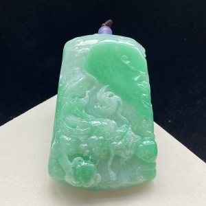 糯种豆绿翡翠飞龙在天吊坠