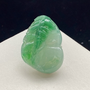 糯冰种豆绿翡翠葫芦吊坠
