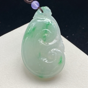 糯种飘翠翡翠如意吊坠