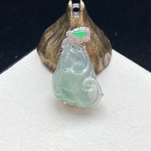 18K冰种飘花翡翠如意吊坠