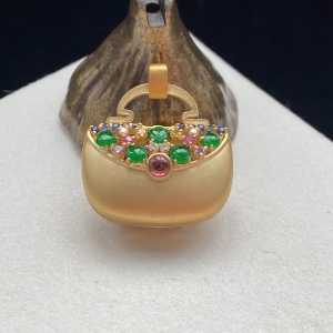 18K糯冰种翠绿翡翠吊坠