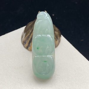 糯种飘翠翡翠福豆吊坠