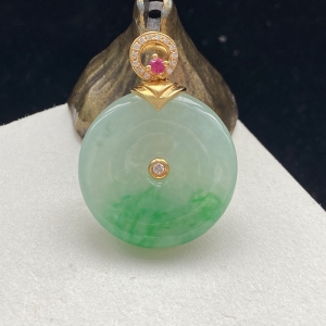 18K糯冰种飘翠翡翠平安扣吊坠