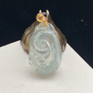 18K冰种淡晴水翡翠如意吊坠