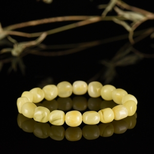 鸡油黄蜜蜡随形单圈手串