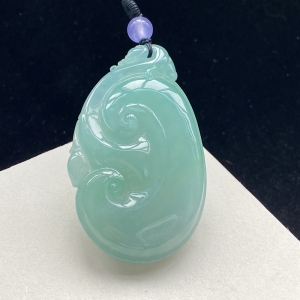 糯冰种浅绿翡翠如意吊坠