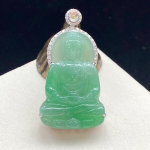 18K糯冰种浅绿翡翠大日如来吊坠