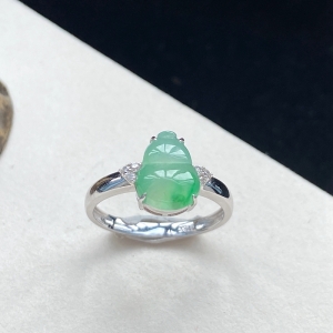 18K冰种浅绿翡翠葫芦吊坠