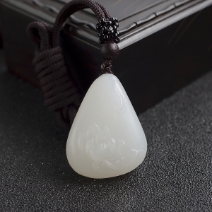 山料和田白玉连年有余吊坠