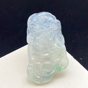 冰种飘翠翡翠飞龙在天吊坠