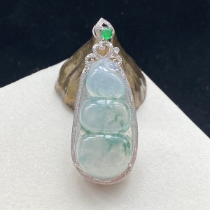 18K冰种飘花翡翠福豆吊坠