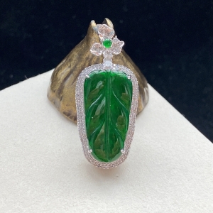 18K冰种翠绿翡翠金枝玉叶吊坠