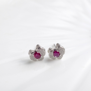 18K鸽血红红宝石耳钉