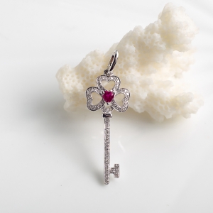 18K鸽血红红宝石钥匙吊坠