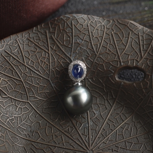 18K海水黑色珍珠吊坠