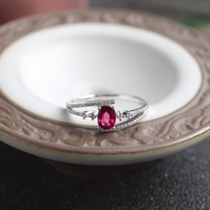 18K鸽血红红宝石戒指