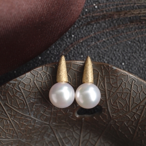 18K海水白色珍珠耳钉