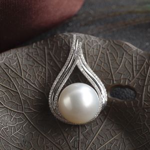 18K海水白色珍珠吊坠