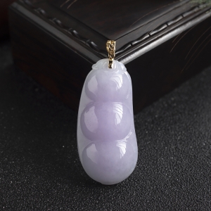 18K糯种浅紫色翡翠福豆吊坠