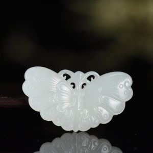 籽料和田白玉蝴蝶吊坠