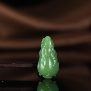 山料和田碧玉卯兔吊坠