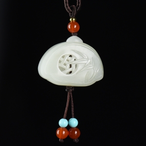 籽料和田白玉节节高吊坠