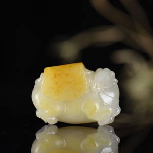 籽料和田白玉马吊坠