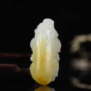 籽料和田白玉貔貅吊坠