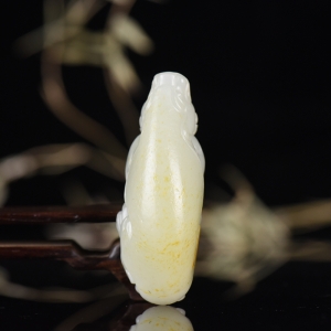 籽料和田白玉貔貅吊坠