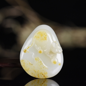 籽料和田白玉子鼠吊坠