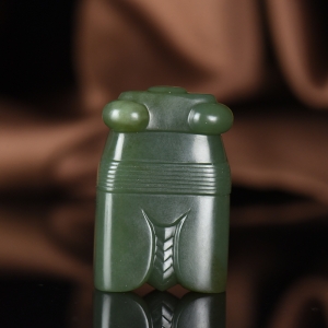 籽料和田青玉蝉吊坠