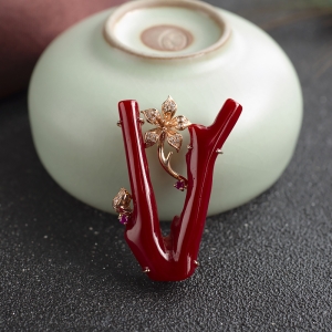 18K阿卡牛血红珊瑚树枝吊坠