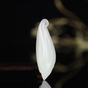 籽料和田白玉玉兰花吊坠