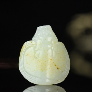 籽料和田白玉龙龟吊坠