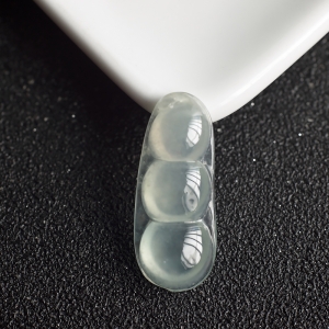 冰种翡翠福豆吊坠