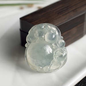 冰种翡翠年年有余吊坠