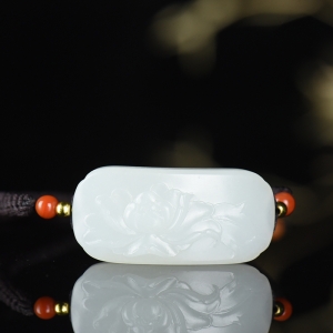 籽料和田白玉花开富贵手绳