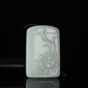 籽料和田白玉荷韵吊坠