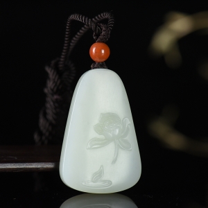 籽料和田白玉莲吊坠