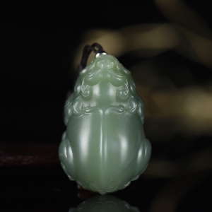 山料和田碧玉貔貅吊坠