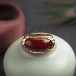 18K玫瑰红南红戒指