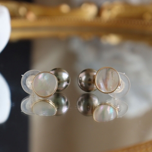 18k海水黑色珍珠耳钉