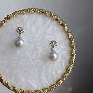 18k海水白色珍珠耳钉