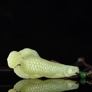 山料和田黄玉金龙鱼吊坠