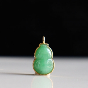 18k糯冰种果绿翡翠葫芦吊坠