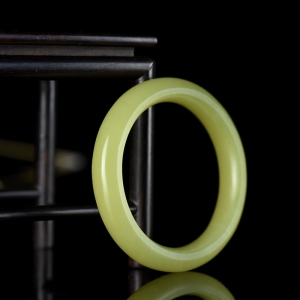 56mm山料和田黄玉贵妃镯