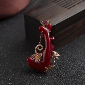 18K阿卡牛血红珊瑚树枝吊坠