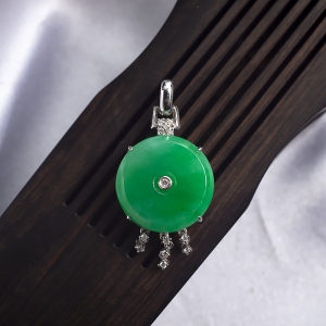 18K糯种翠绿翡翠平安扣吊坠