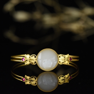 18K籽料和田白玉荷韵手镯